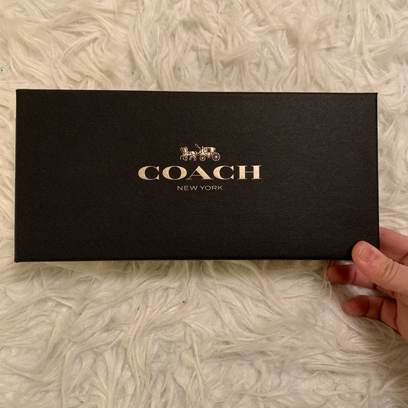 LAST ONE LEFT New in box Coach nude patent wallet w/ gold charms - Picture 12 of 16